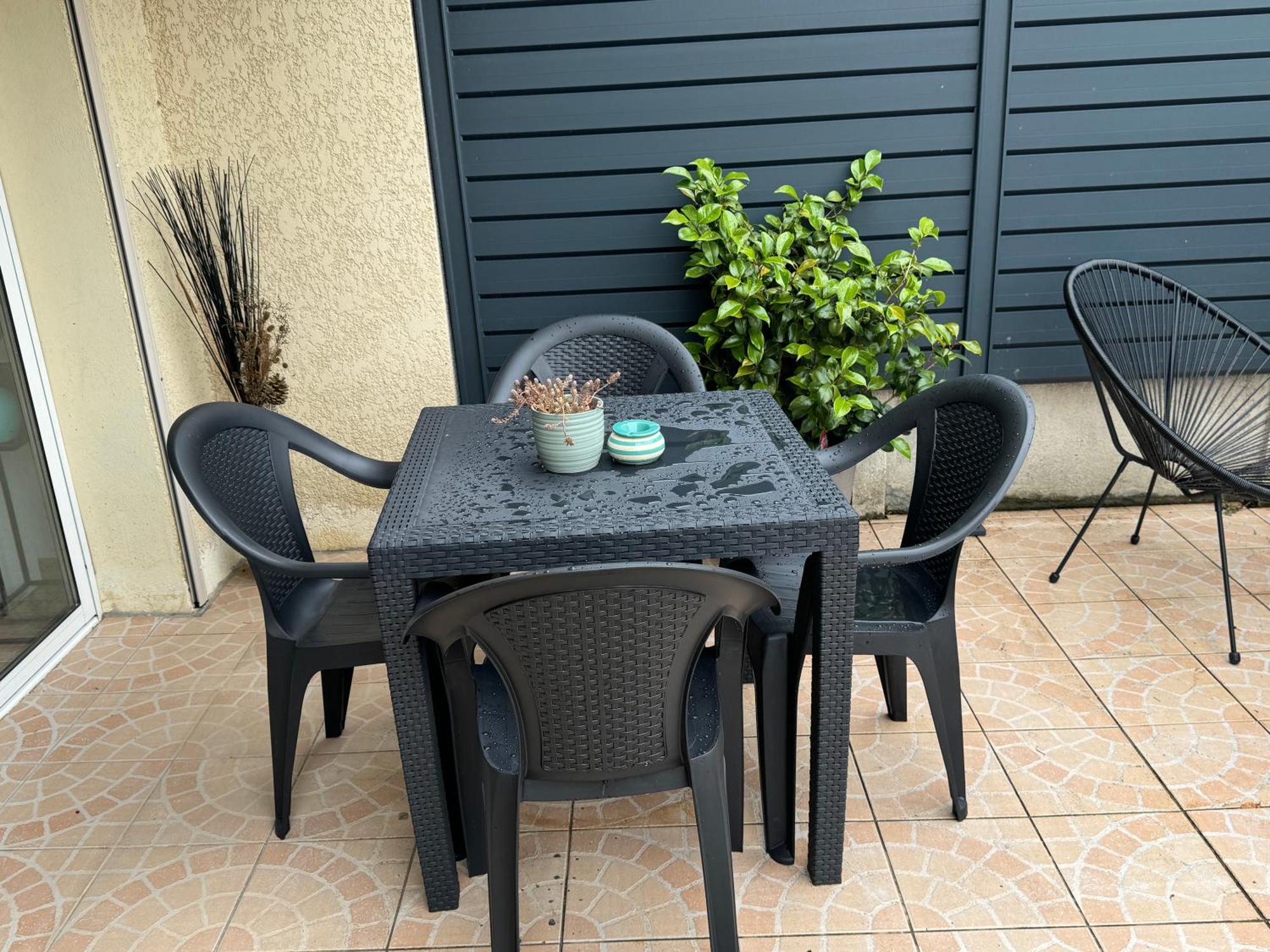 Au Calme Dans Maison En Rez De Jardin A 2,2 Kms Du Groupama Stadium Et Salle Ldlc Arena Meyzieu Exteriér fotografie