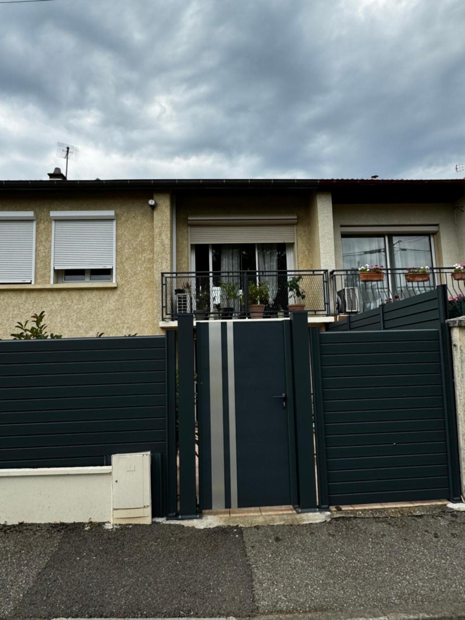 Au Calme Dans Maison En Rez De Jardin A 2,2 Kms Du Groupama Stadium Et Salle Ldlc Arena Meyzieu Exteriér fotografie
