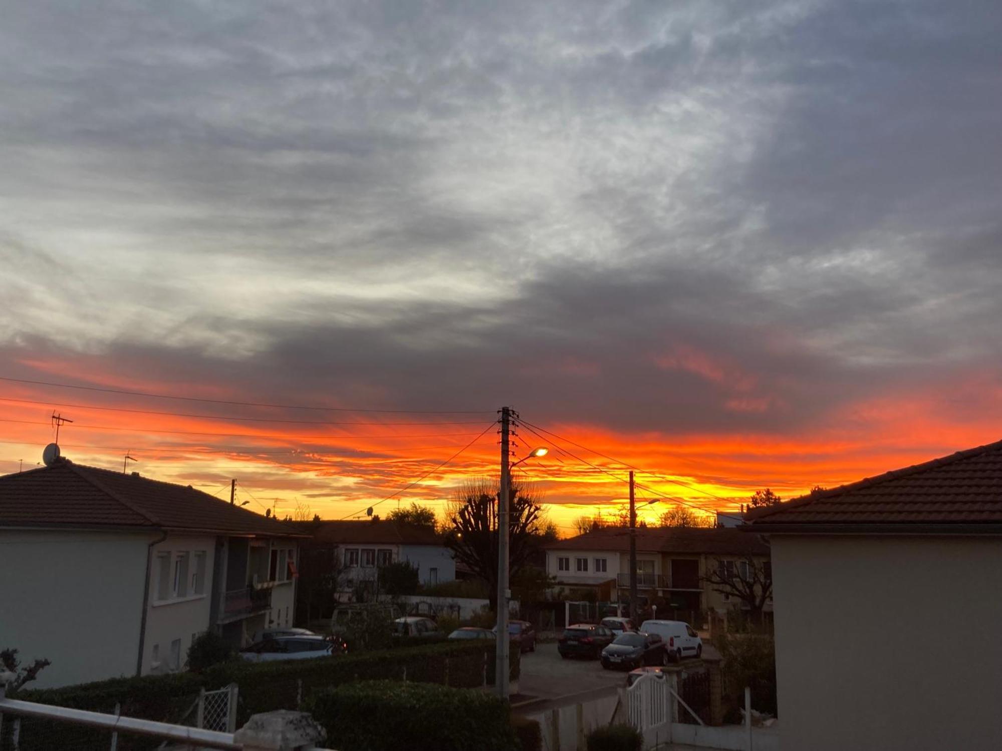 Au Calme Dans Maison En Rez De Jardin A 2,2 Kms Du Groupama Stadium Et Salle Ldlc Arena Meyzieu Exteriér fotografie