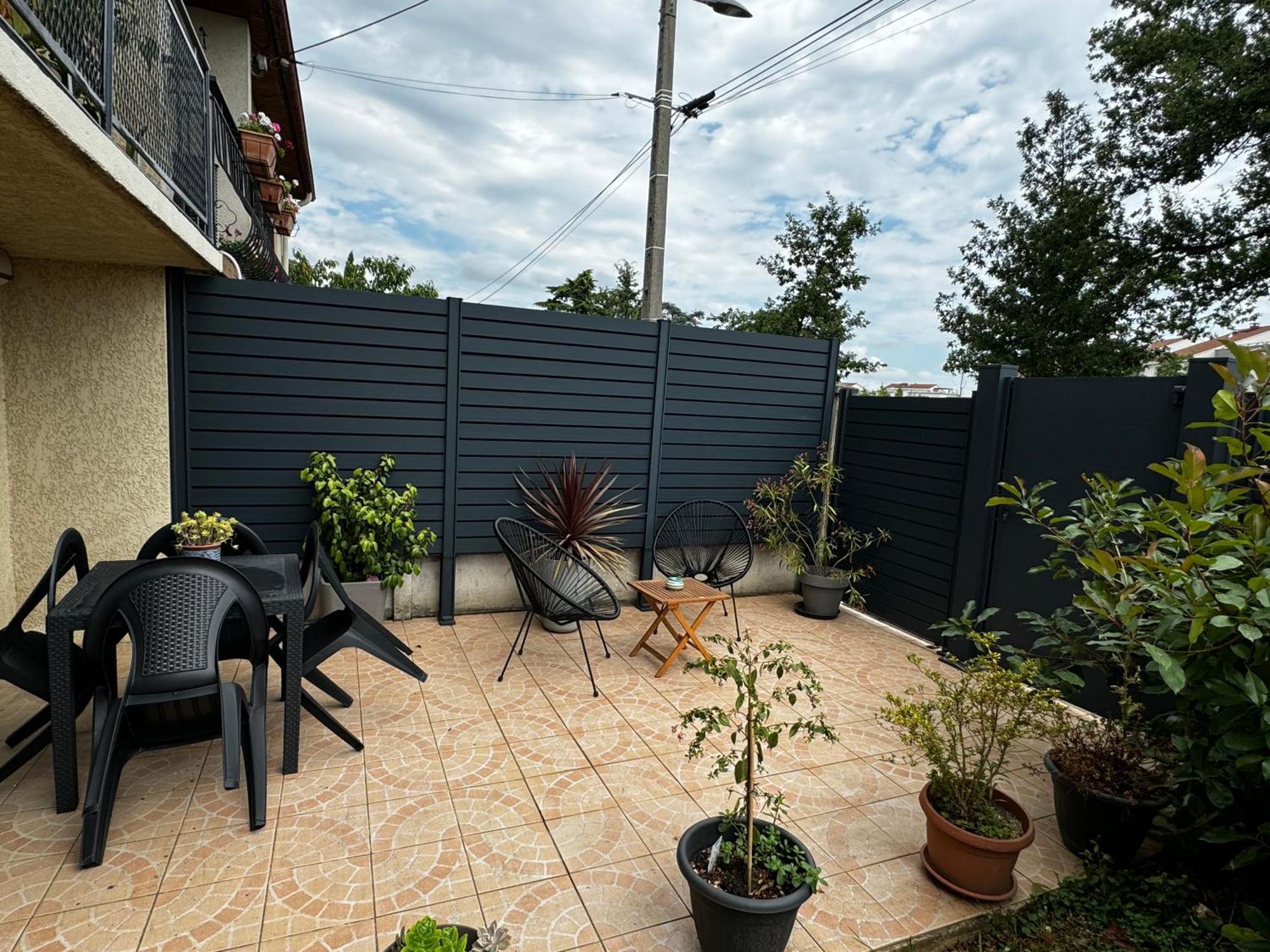 Au Calme Dans Maison En Rez De Jardin A 2,2 Kms Du Groupama Stadium Et Salle Ldlc Arena Meyzieu Exteriér fotografie